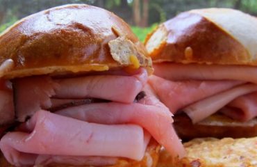 hot ham and rolls for a picnic